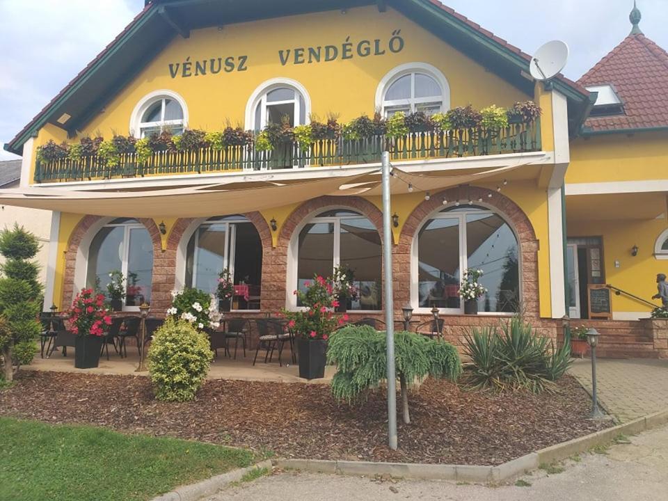 Venusz Panzio Es Vendeglo Bed & Breakfast Bagod ภายนอก รูปภาพ