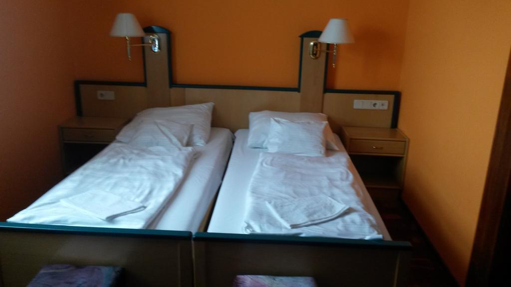 Venusz Panzio Es Vendeglo Bed & Breakfast Bagod ภายนอก รูปภาพ